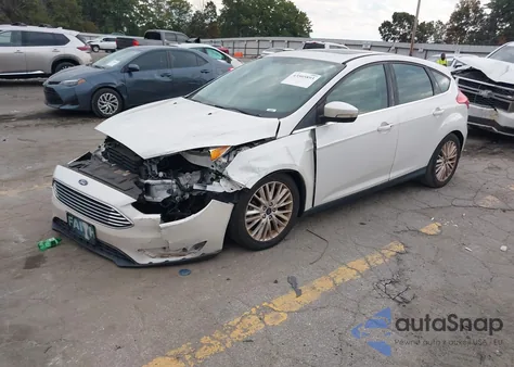 2016 Ford Focus Titanium z USA, uszkodzony, nr VIN 1FADP3N26GL222971